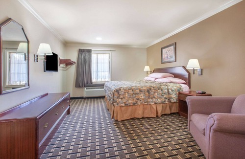 Tyler Hotel | Super 8 by Wyndham Tyler TX