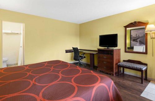 Youngstown Hotel | Super 8 by Wyndham Youngstown Girard
