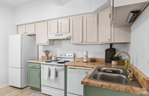 Historic Downtown Kissimmee House | SUPER BOHO- At LAKE TOHO's WATER, SLEEPs 6!