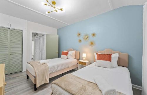 Historic Downtown Kissimmee House | SUPER BOHO - At Lake Toho Fishing VINTaGE VIBEs
