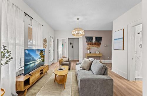 Historic Downtown Kissimmee House | SUPER BOHO - LAKE TOHO FISHiNG WATER FRONTs