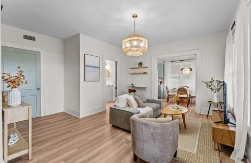 Historic Downtown Kissimmee House | SUPER BOHO - LAKE TOHO FISHiNG WATER FRONTs