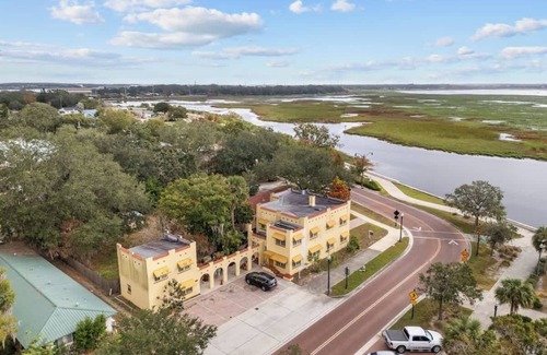Historic Downtown Kissimmee House | SUPER BOHO - LAKE TOHO, FISHiNG, CIVIC CeNTER