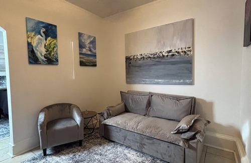 Metairie House | SUPER BOWL - Old Metairie Charm