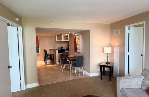 East Fort Lauderdale Apartment | Super chic, comfortable and close to the beach!