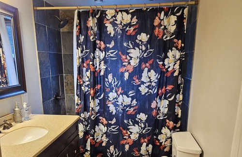 Woodstock House | Super clean and cute bungalow. Hot tub. 2 beds 1 bath. Fully fenced backyard ...