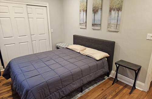 Woodstock House | Super clean and cute bungalow. Hot tub. 2 beds 1 bath. Fully fenced backyard ...