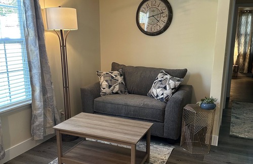 Woodbine Apartment | Super comfy 1 bedroom apartment close to downtown