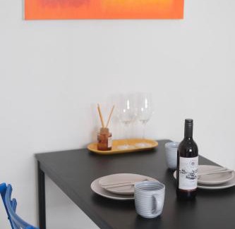 Canterbury Apartment | Super Convenient 1BR Apt Free Parking & study