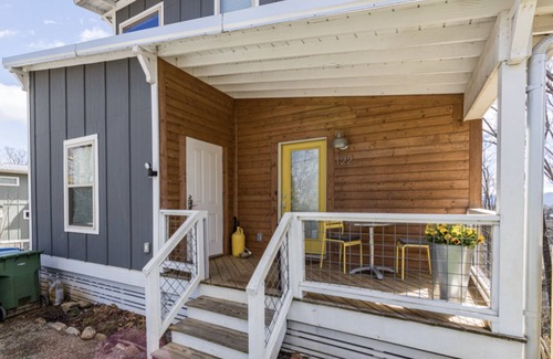 Asheville Villa | SUPER COOL 1 BED APARTMENT WALK TO Downtown, West Asheville, and River Arts