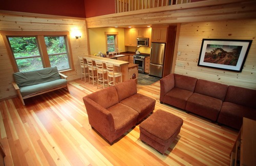 Manzanita House | Super-Cool Bunkhouse for the kids! Claim the main house for the adults.
