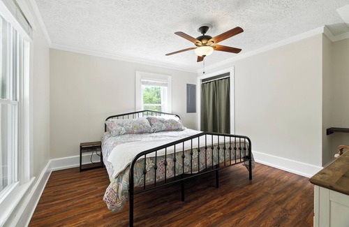 Luray Other | Super Cozy 5 Acre Farmhouse in Luray - Close to Everything