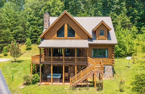 Blairsville Cabin | SUPER COZY/5BDR/LOG CABIN/BIG Families/Game room/Hot tub/NO CLEAN FEE