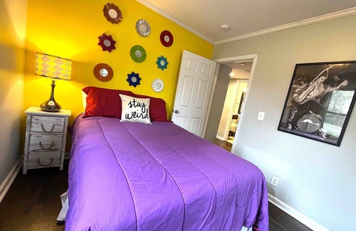 Radnor House | *SUPER CuTe & cOoL COTTAGE + White Picket Fence!! CONVENIENT LOCATION!