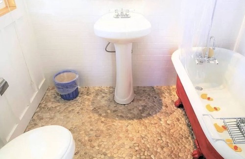 Petaluma Cottage | Super Cute Guesthouse in West Petaluma