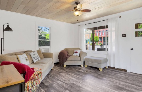 New Castle House | Super cute house in the heart of downtown New Castle!