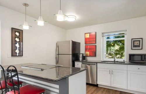 Fort Collins Condo | Super cute remodeled 2 bedroom, 2 bath, pet friendly 1-car garage home in FoCo!