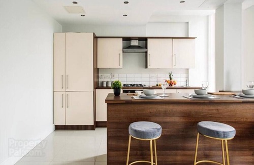 Belfast City Centre Apartment | Super cute rooftop Apartment. Beautiful city views