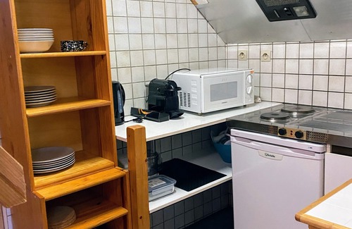 Allemond Apartment | Super Cycle/ski Studio, bike storage, garden, WiFi, great location in Allemond