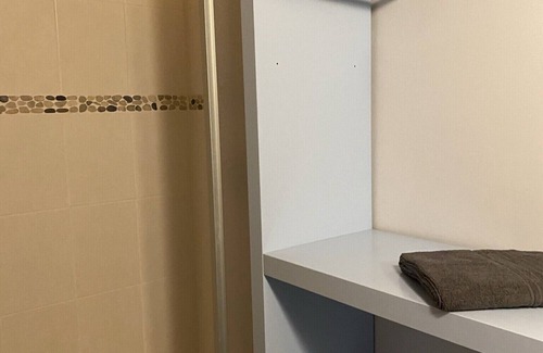 Allemond Apartment | Super Cycle/ski Studio, bike storage, garden, WiFi, great location in Allemond