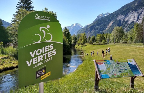 Allemond Apartment | Super Cycle/ski Studio, bike storage, garden, WiFi, great location in Allemond