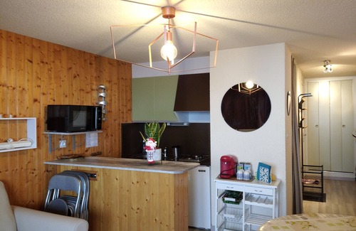 Besse-et-Saint-Anastaise Apartment | Super-Besse Centre Station - STUDIO 4/5 People- at the foot of the slopes.