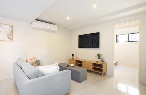 Sunnybank Apartment | Super Host! 2 bedrooms, Restaurants & Train