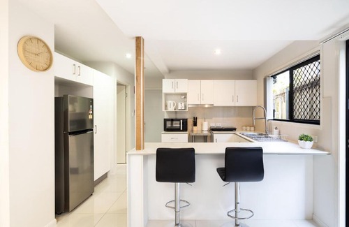 Sunnybank Apartment | Super Host! 2 bedrooms, Restaurants & Train