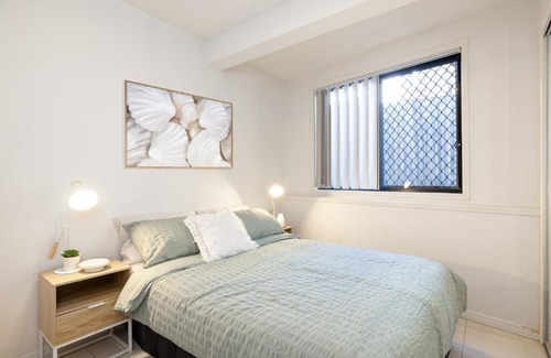 Sunnybank Apartment | Super Host! 2 bedrooms, Restaurants & Train