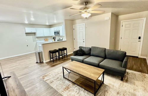 Yukon House | Super Host! Brand New 3 Bedroom/2 Bathroom located in the heart of Yukon!