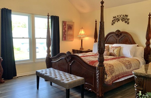 Lee's Summit House | Super location! Quite & Clean, Rock Island Walking & Biking trail. Nice Game Rm.