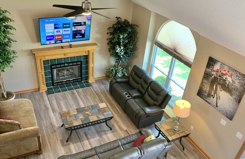 Lee's Summit House | Super location! Quite & Clean, Rock Island Walking & Biking trail. Nice Game Rm.