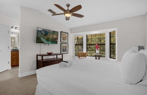 Florida Central Atlantic Coast House | Super Lux 4BR Townhouse - 1 Mile from Disney World- Resort Pool & Jacuzzi , Gym, with Enchanted Garden