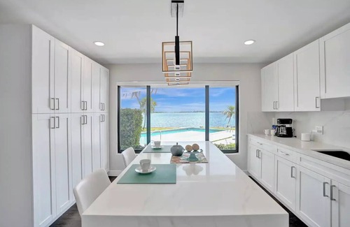 Seybold House | Super Luxury Bayfront Compound
