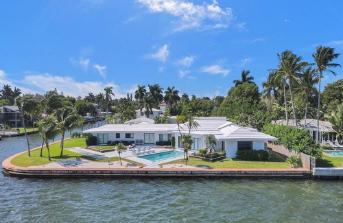 Seybold House | Super Luxury Bayfront Compound