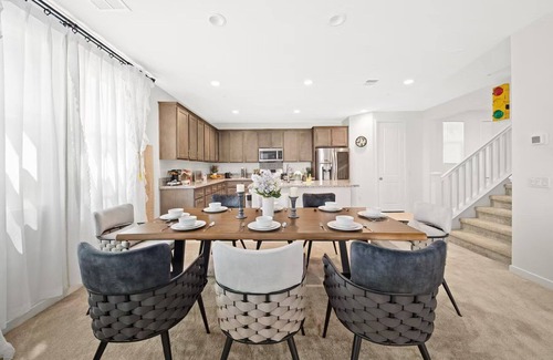 Ontario Villa | Super Mario/5BD/3BA/7BEDS/3TVS/Near Airpot/Clean