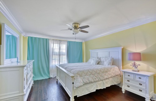 King City House | Super nice 4 bed/4 bath home, south end with private pool - near Village
