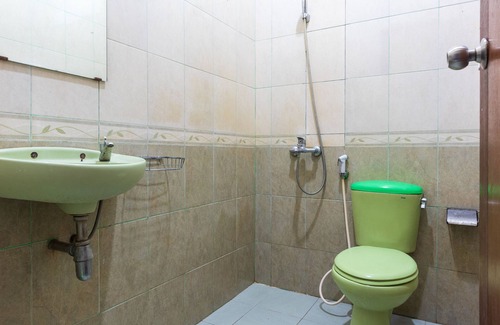 Kupang Hotel | Super OYO 1682 Greenia Hotel