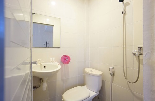 Manado City Centre Hotel | Super OYO 1838 COZY Home