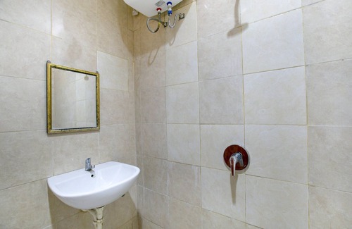 Kupang Hotel | Super OYO 2320 Hotel Charvita