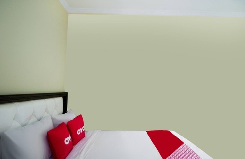Pondok Aren Hotel | Super OYO 3354 Homia Residence