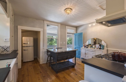Placerville House | SUPER POSH UPSCALE COTTAGE - 1 BLOCK TO DWNTWN PLACERVILLE - SHORT TERM RENTAL