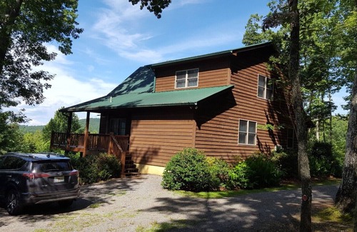 Murphy Cabin | Super pricing! FUN GETAWAY! GREAT VIEWS, & LOCATION! 4bds/3baths