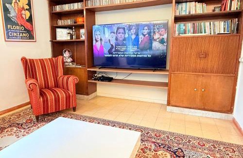 Tel Aviv City Center Apartment | Super Spacious 2BD Habima TLV heart, Balcony & Parking