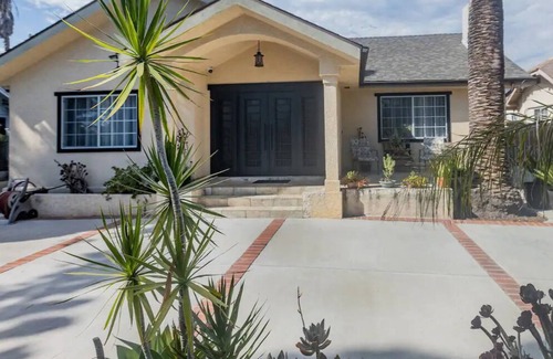 Pasadena House | Super spacious 3BD house with pool and game room