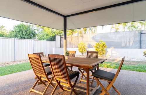 Johnston House | Super Spacious Modern Home with Pool