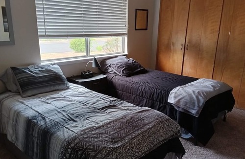Redding House | Super Spacious Rustic Getaway Enjoy 4 bed 3 bath 4 living/dining rooms + pool
