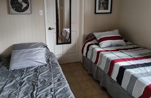 Redding House | Super Spacious Rustic Getaway Enjoy 4 bed 3 bath 4 living/dining rooms + pool