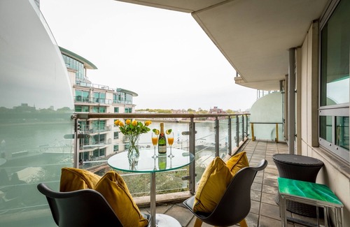 Vauxhall Apartment | Super Stylish Cutest Couples Luxury XL City Escape