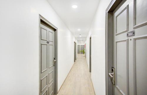 Vasundhara Hotel | Super Townhouse Townhouse Atal Chowk Indirapuram Ghaziabad